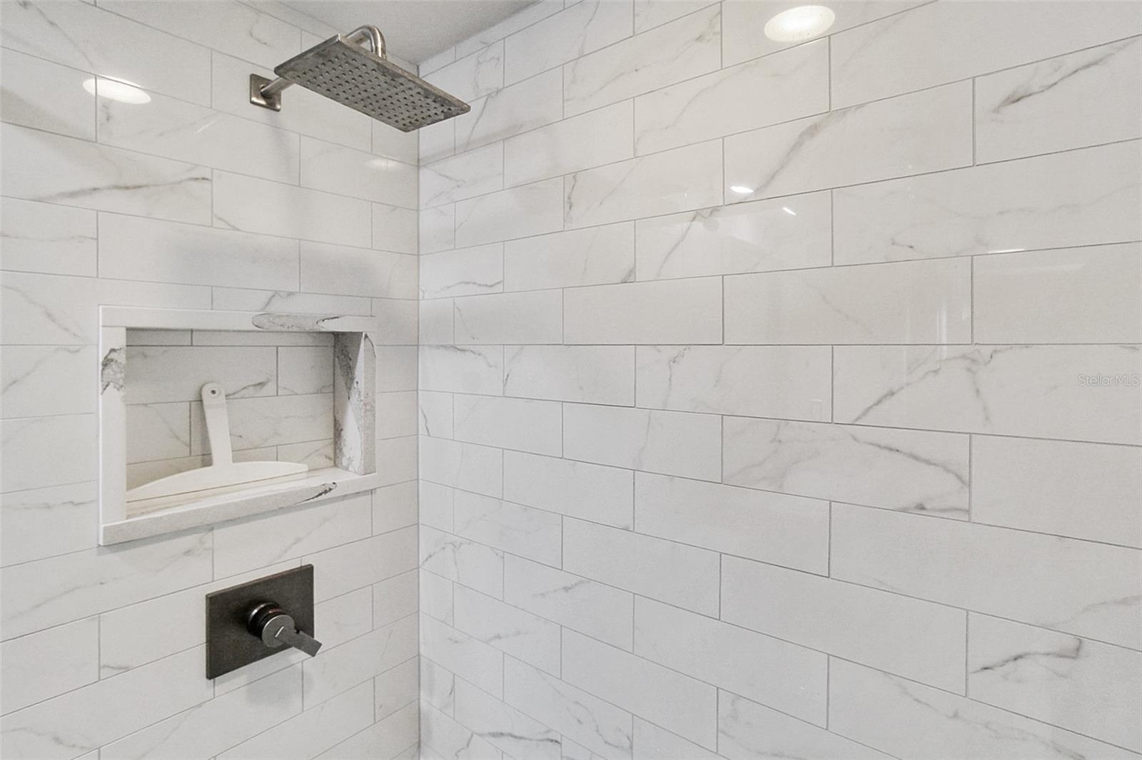 PRIVATEER NORTH - Residential Lease