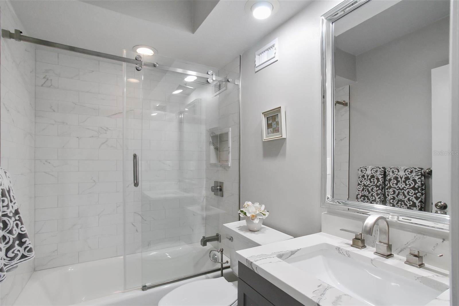 PRIVATEER NORTH - Residential Lease