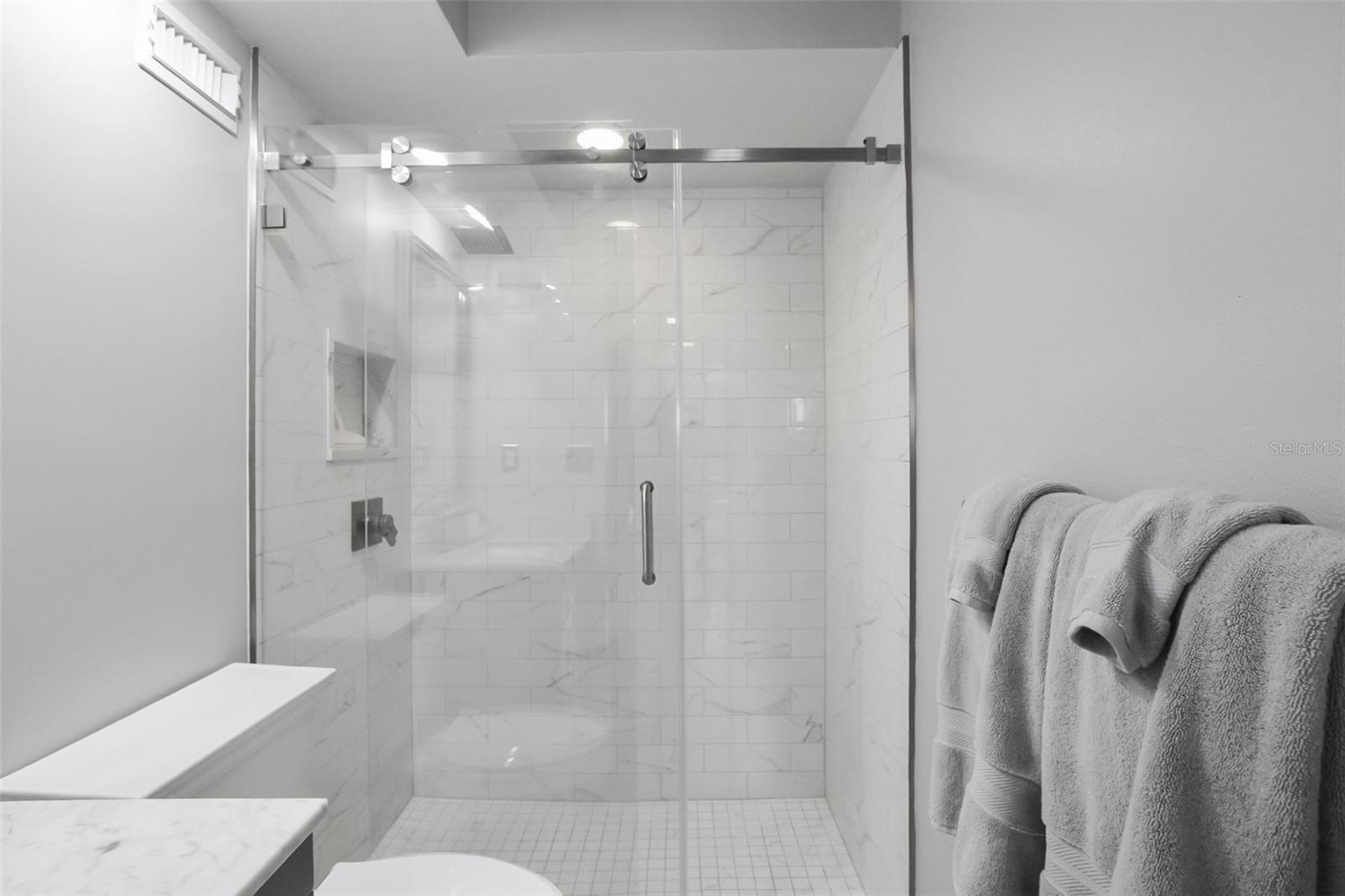 PRIVATEER NORTH - Residential Lease