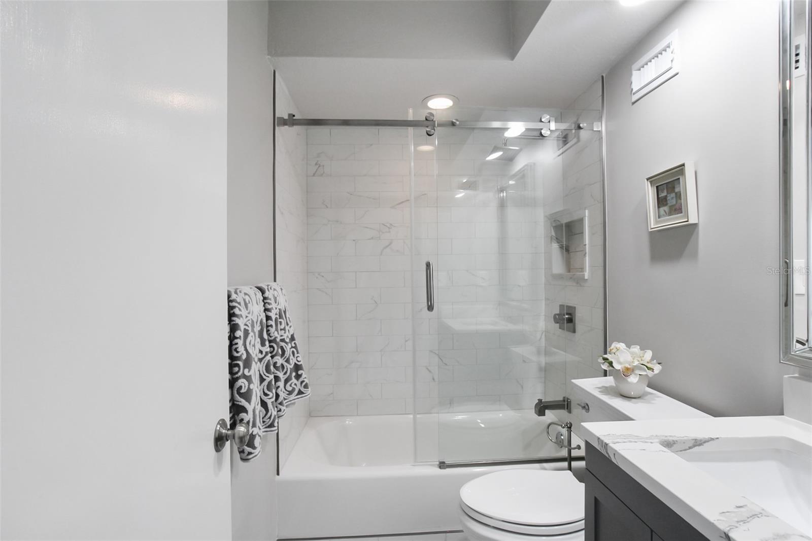 PRIVATEER NORTH - Residential Lease