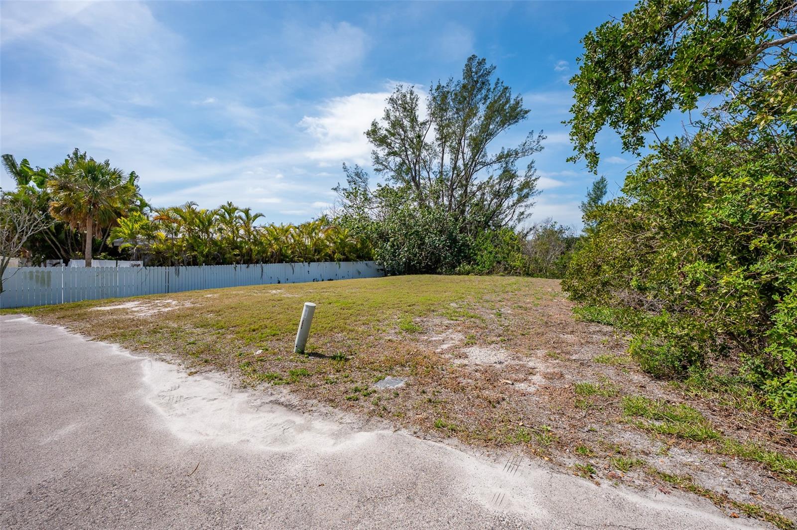 LAGUNA YACHT VILLAGE - Land