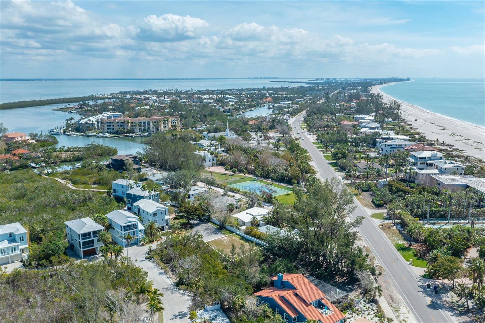 LAGUNA YACHT VILLAGE - Land