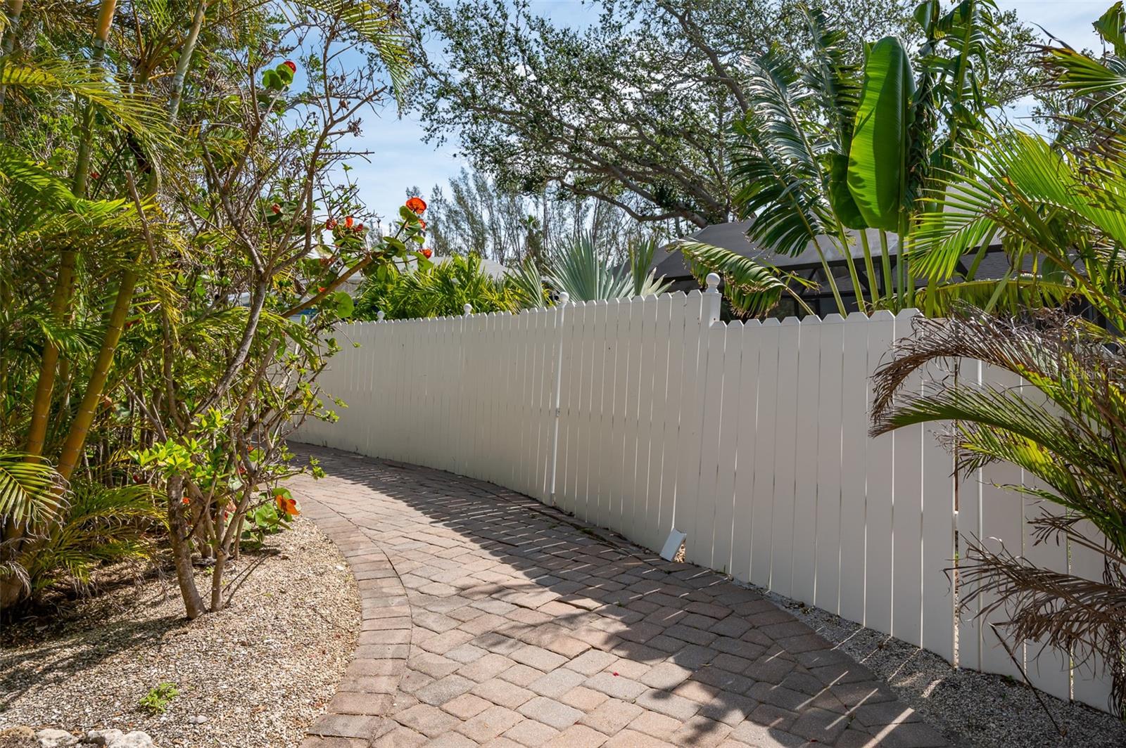 LAGUNA YACHT VILLAGE - Land