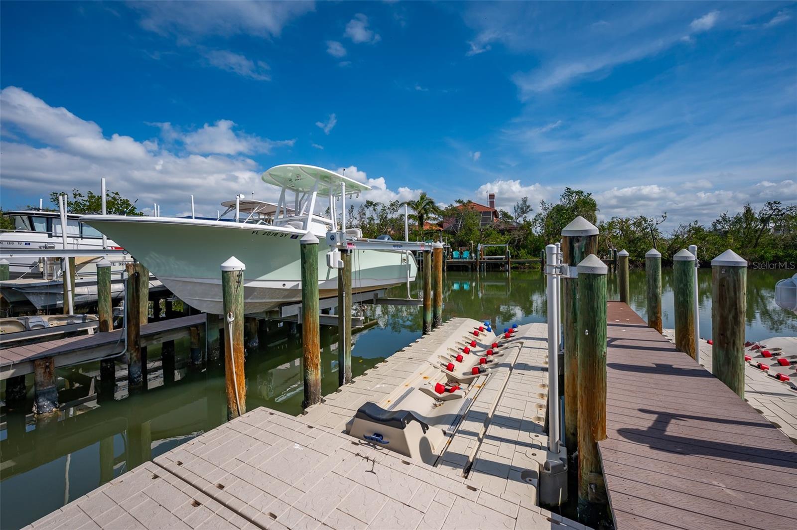 LAGUNA YACHT VILLAGE - Land