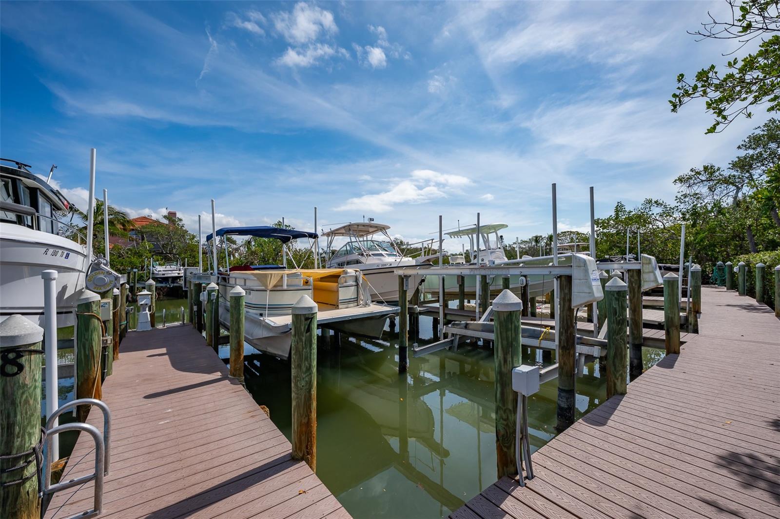 LAGUNA YACHT VILLAGE - Land