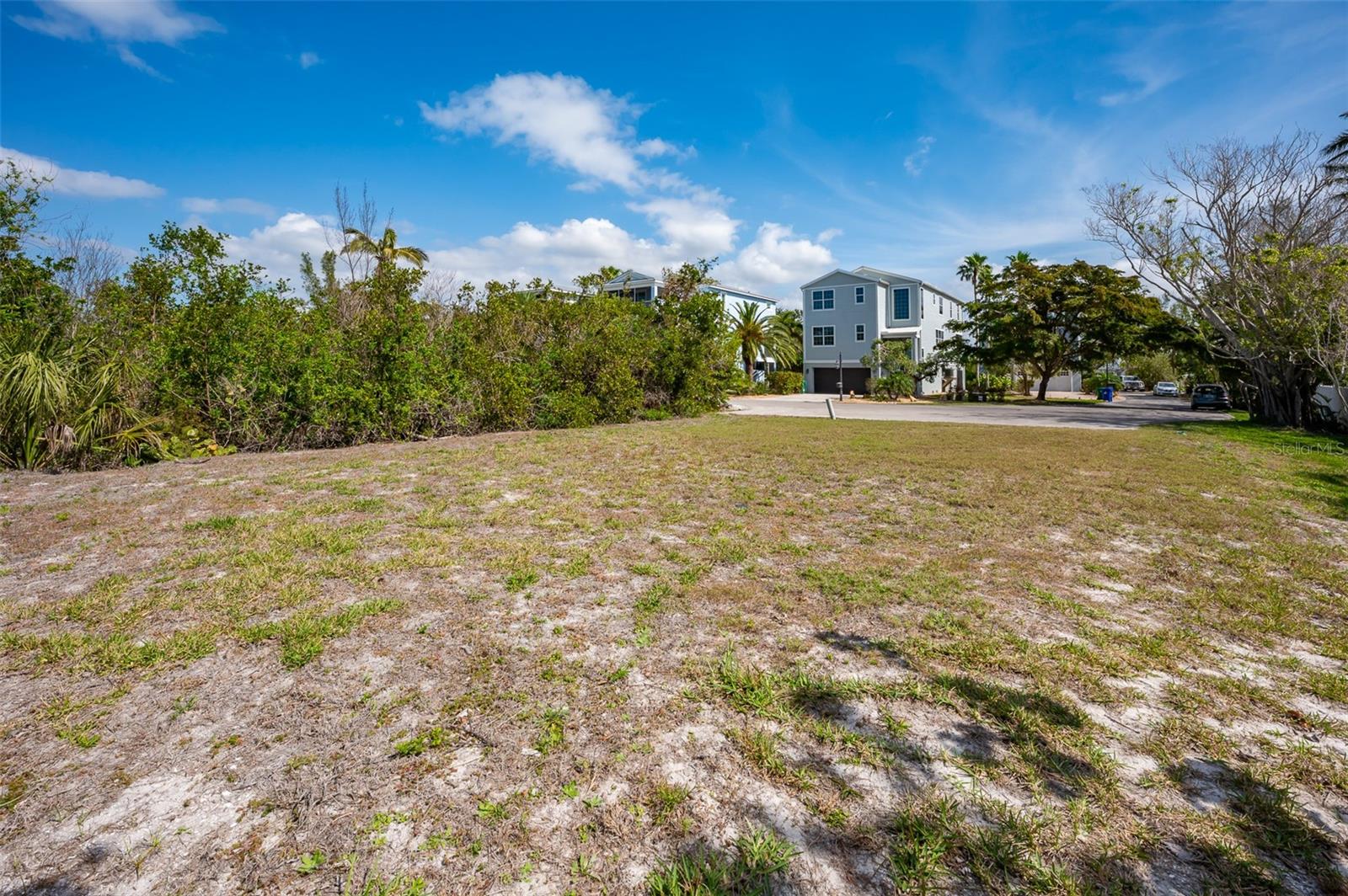 LAGUNA YACHT VILLAGE - Land