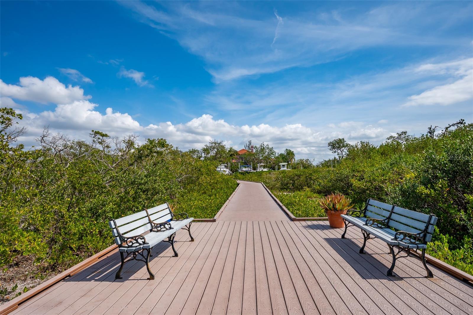 LAGUNA YACHT VILLAGE - Land