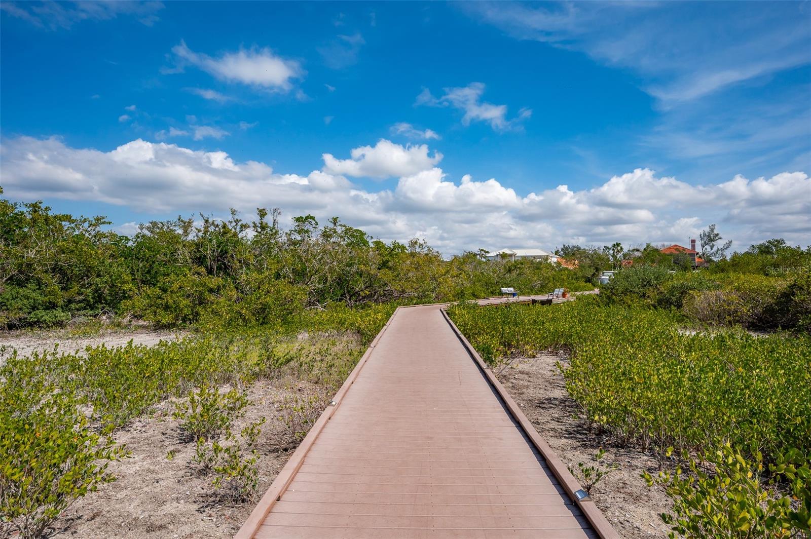 LAGUNA YACHT VILLAGE - Land