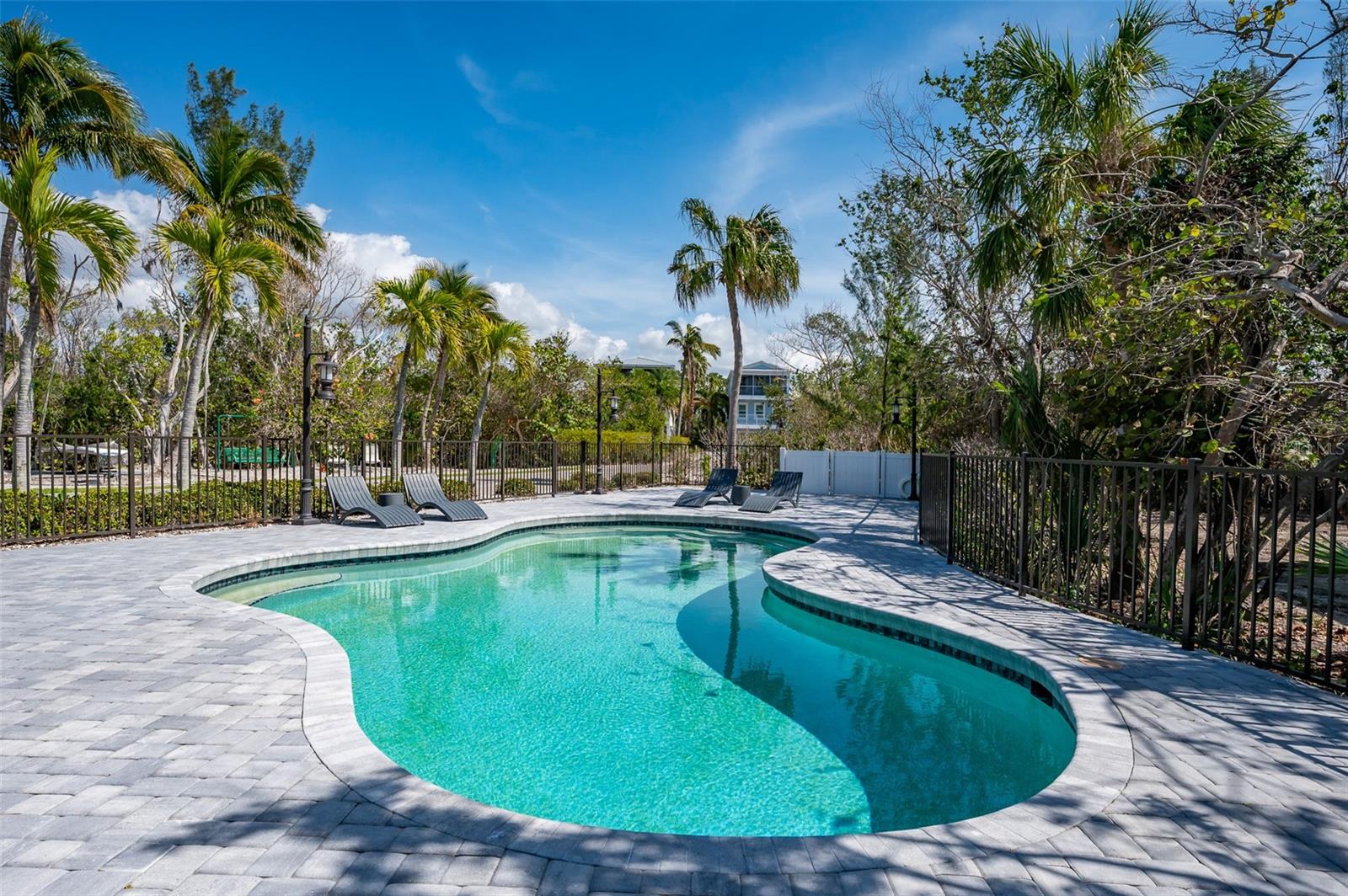 LAGUNA YACHT VILLAGE - Land