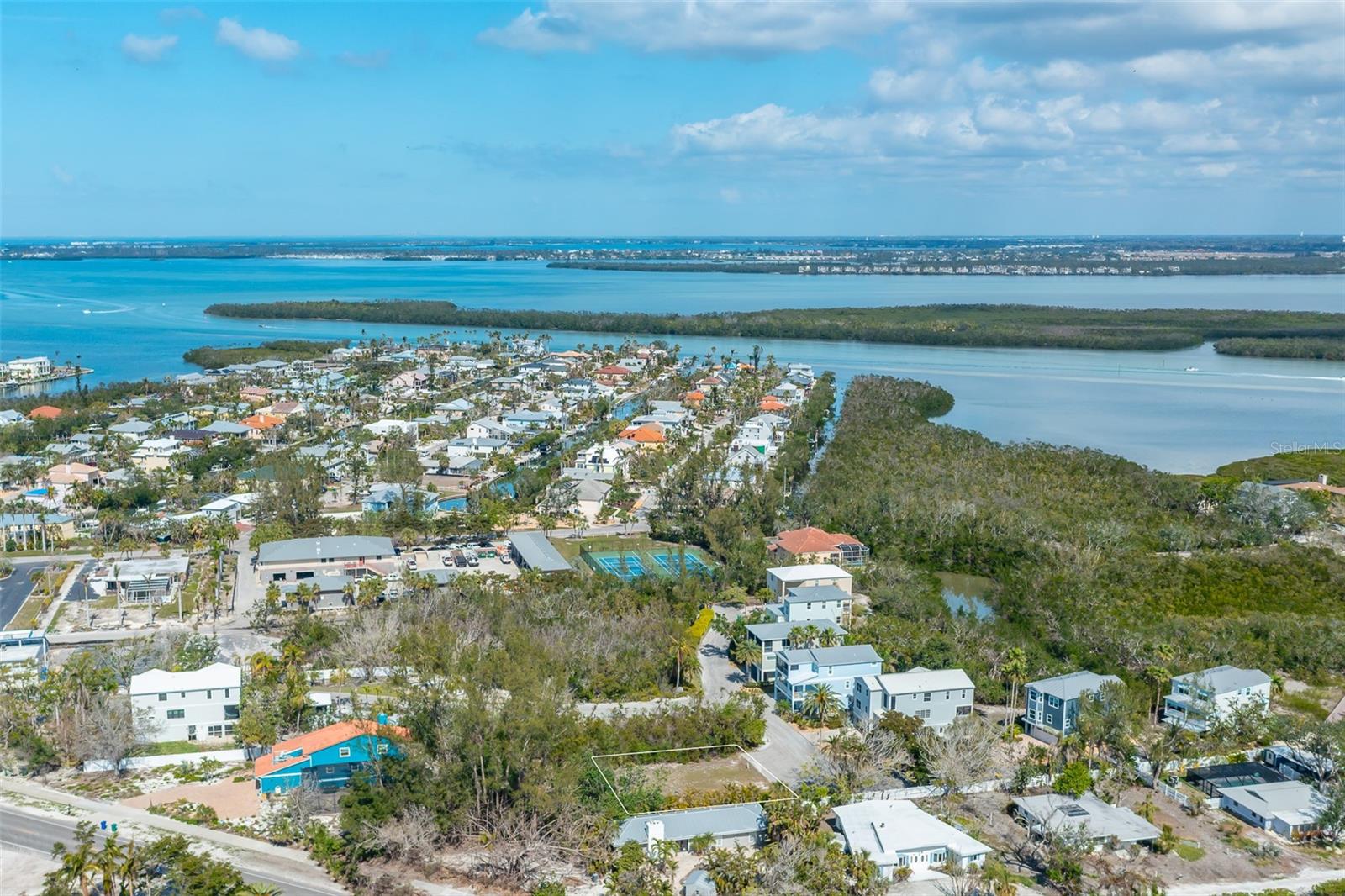 LAGUNA YACHT VILLAGE - Land