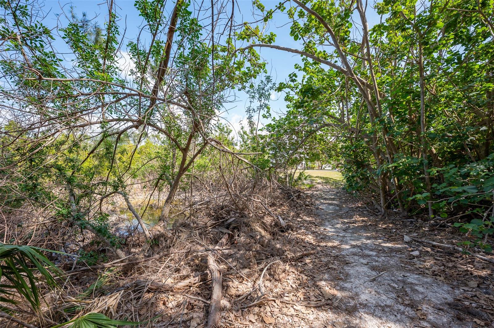 LAGUNA YACHT VILLAGE - Land