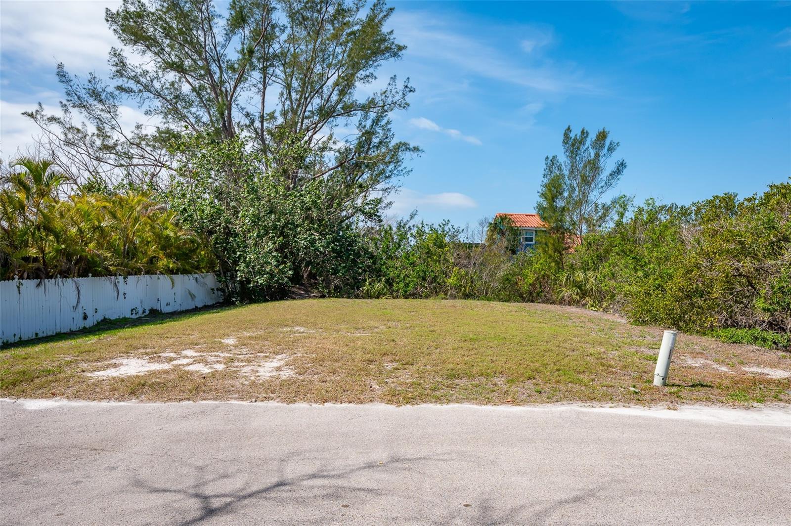 LAGUNA YACHT VILLAGE - Land