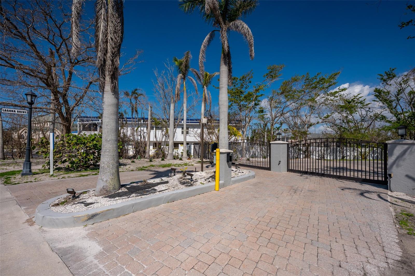 LAGUNA YACHT VILLAGE - Land