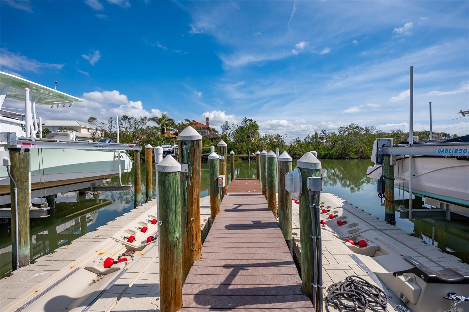 LAGUNA YACHT VILLAGE - Land