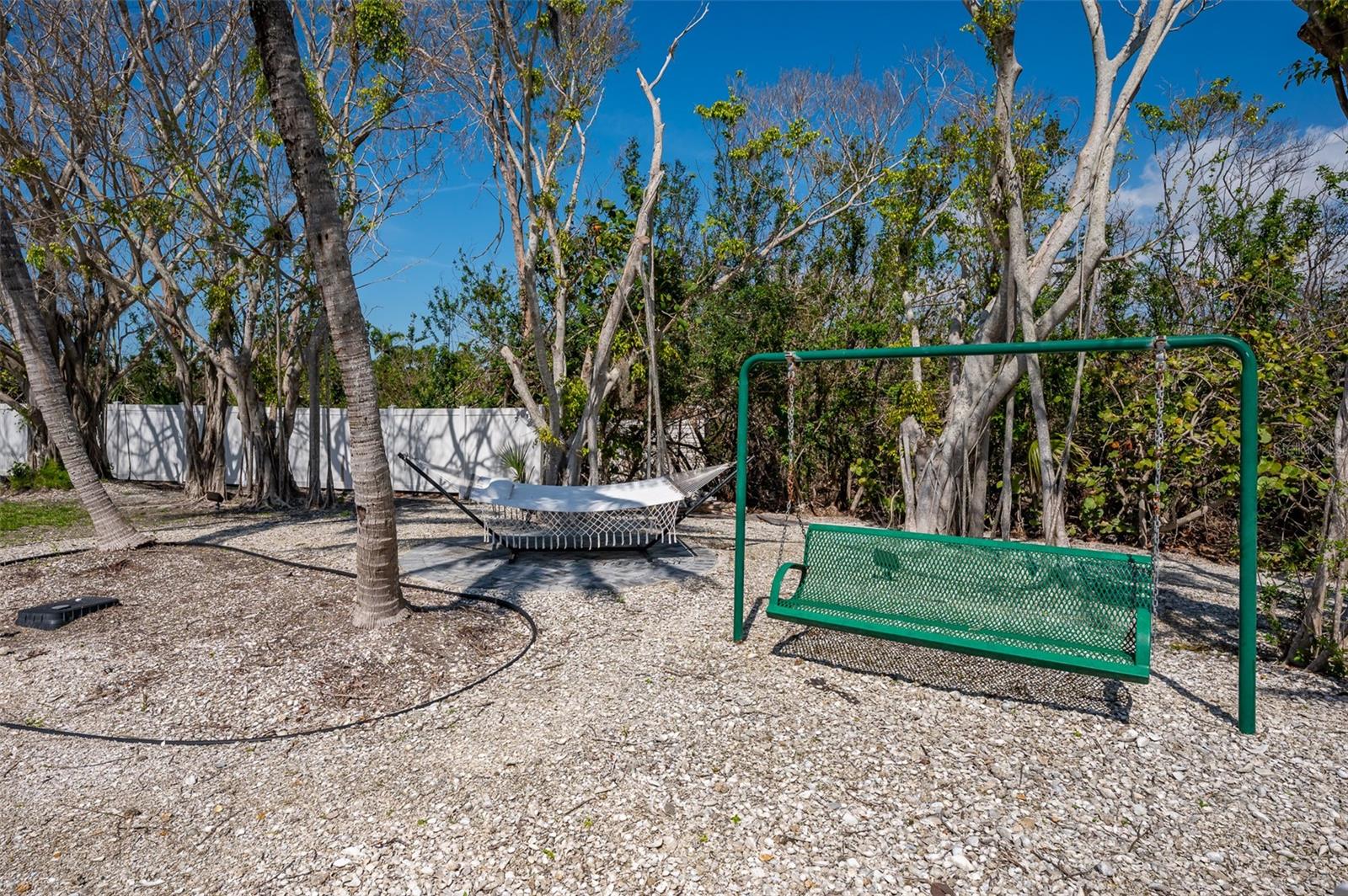 LAGUNA YACHT VILLAGE - Land