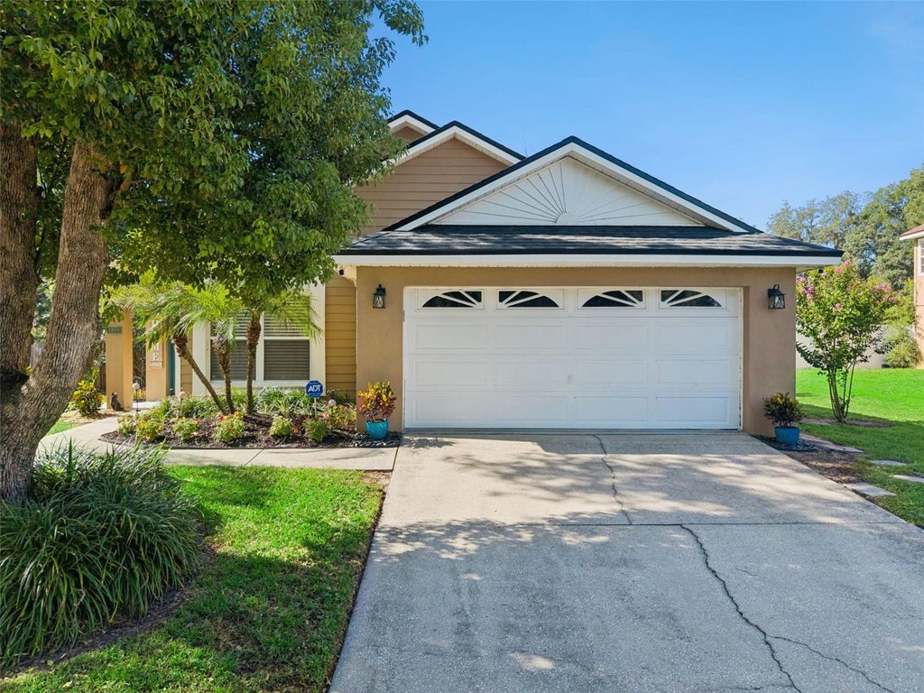 Photo of 1038 Royal Oaks Drive, Apopka, FL 32703 (MLS # O6436041)