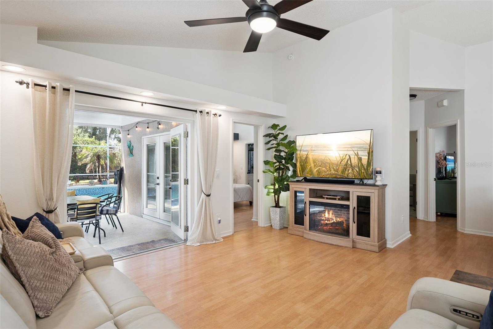 1038 ROYAL OAKS DRIVE
