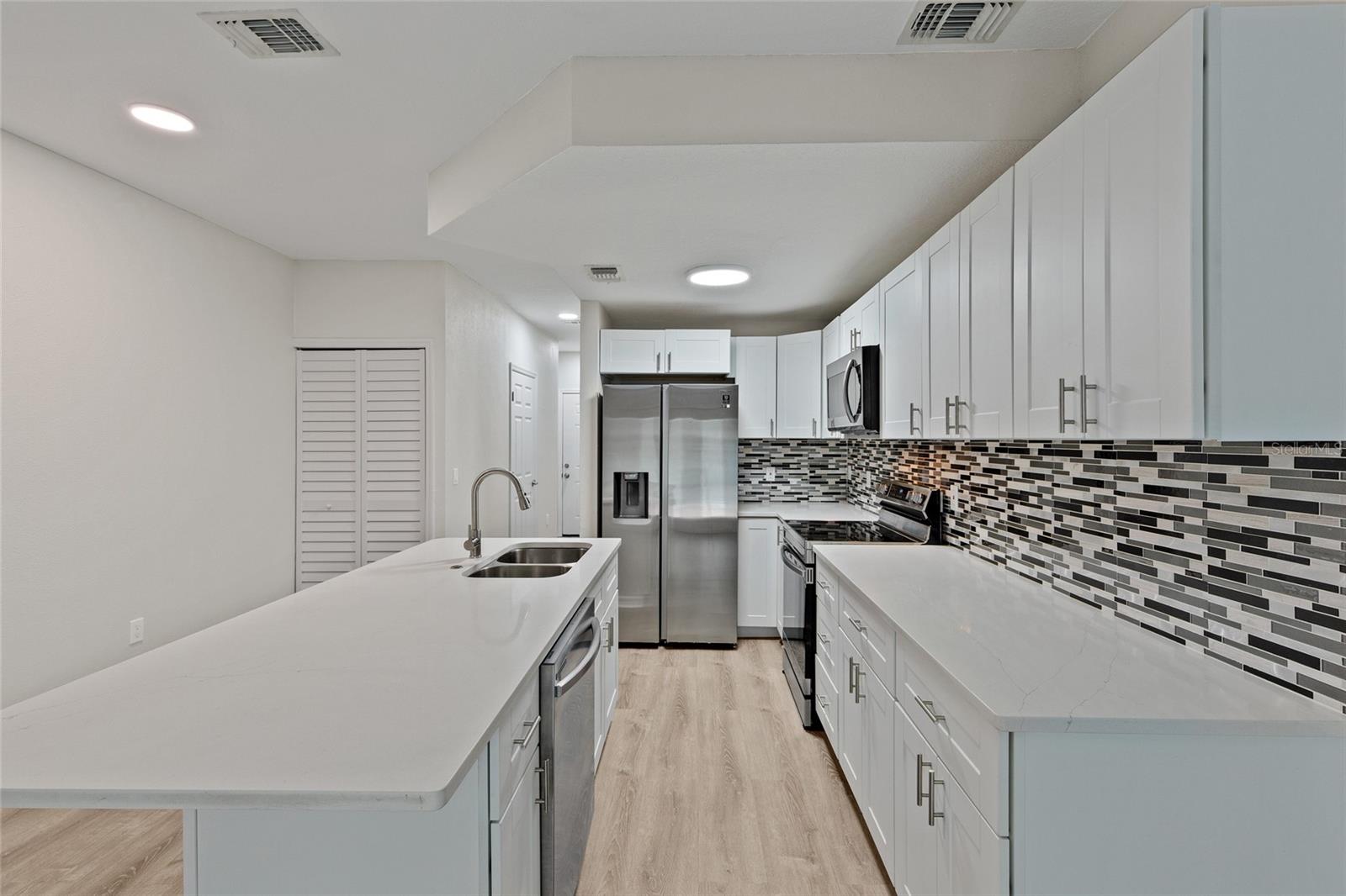 LAS PALMAS TWNHMS - Residential