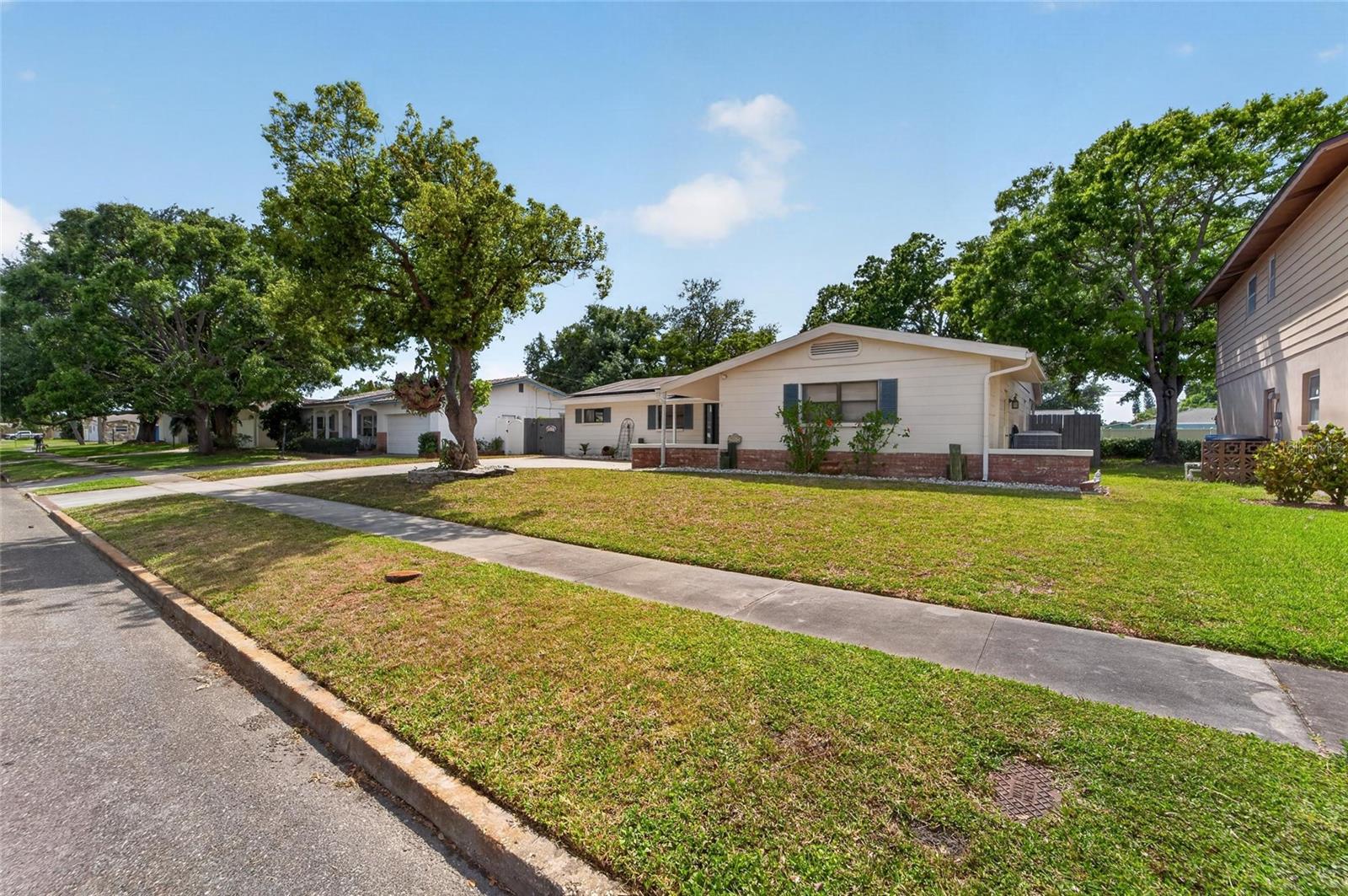 SHERYL MANOR - Residential