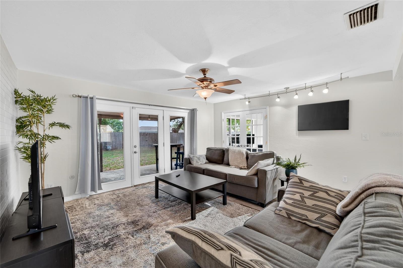 SHERYL MANOR - Residential