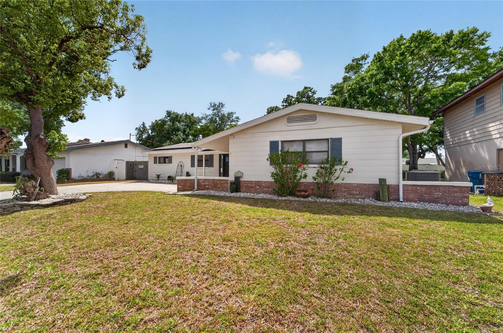 SHERYL MANOR - Residential