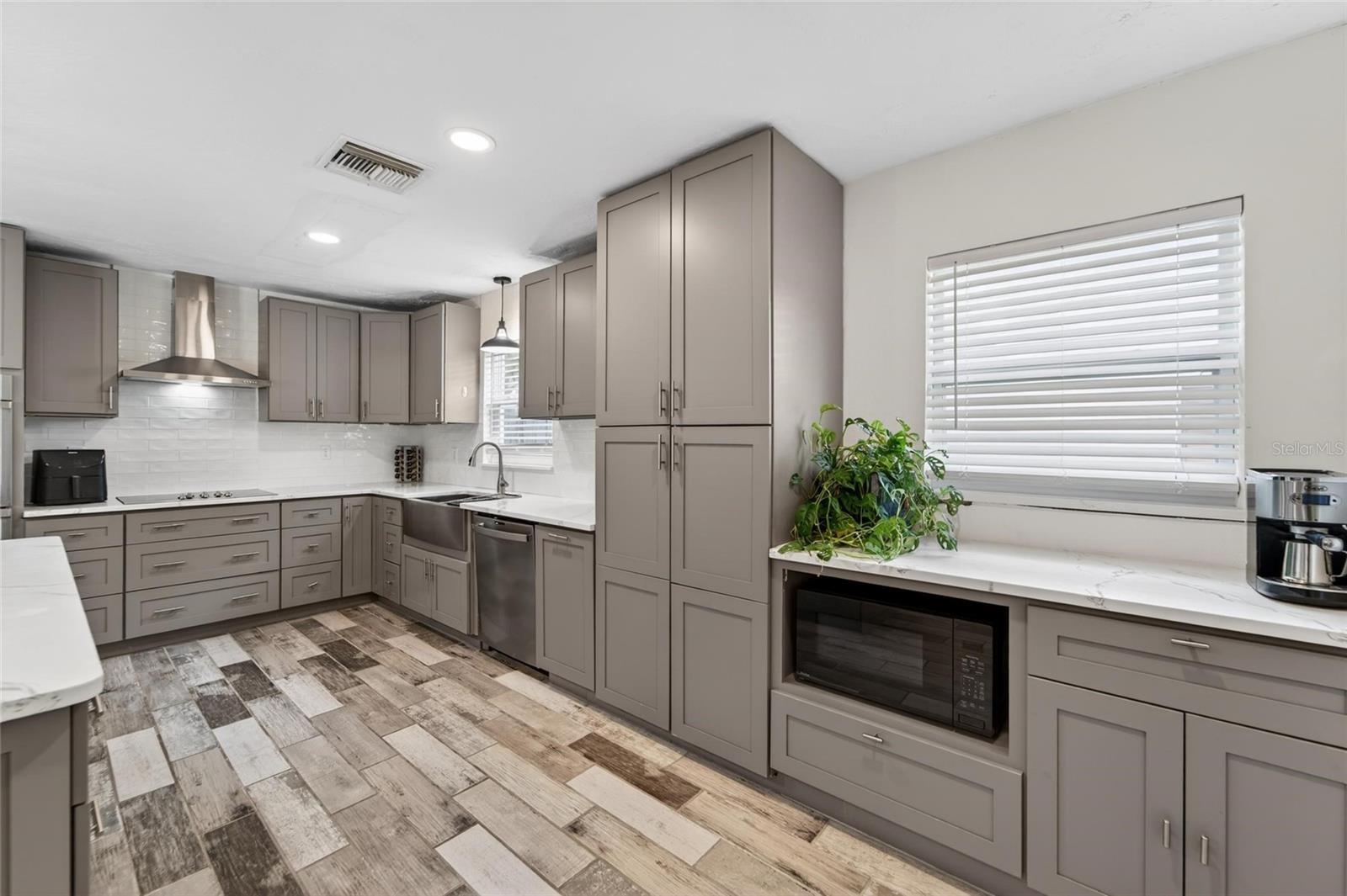 SHERYL MANOR - Residential