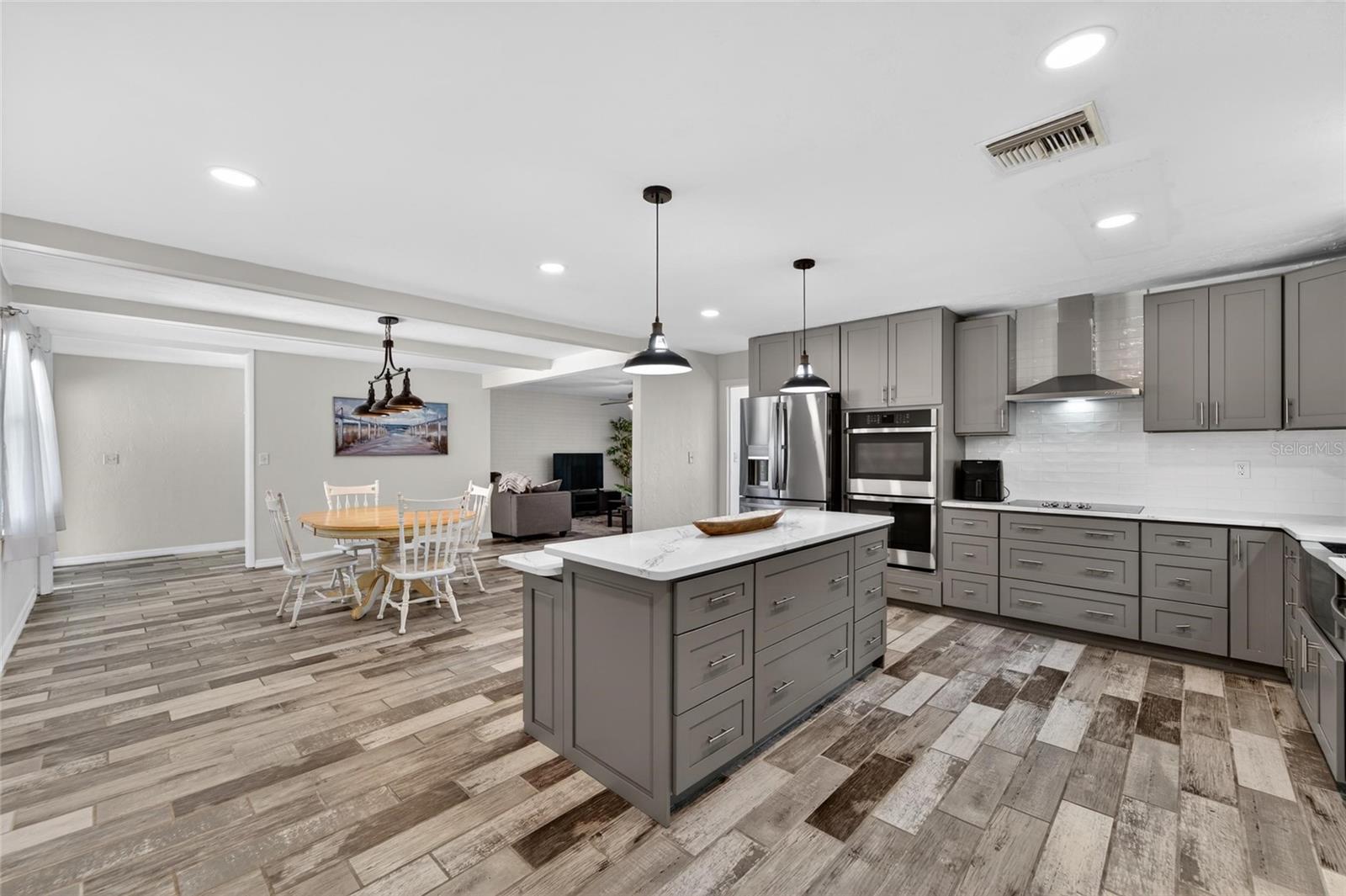 SHERYL MANOR - Residential