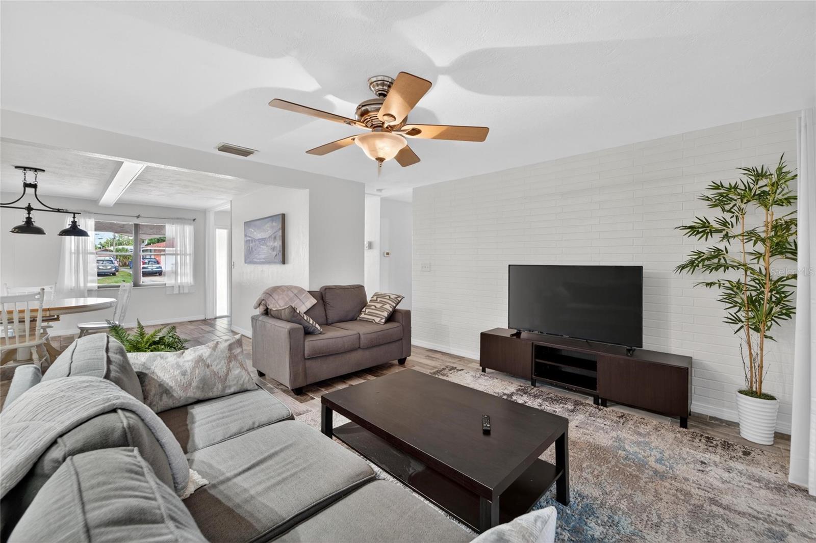 SHERYL MANOR - Residential