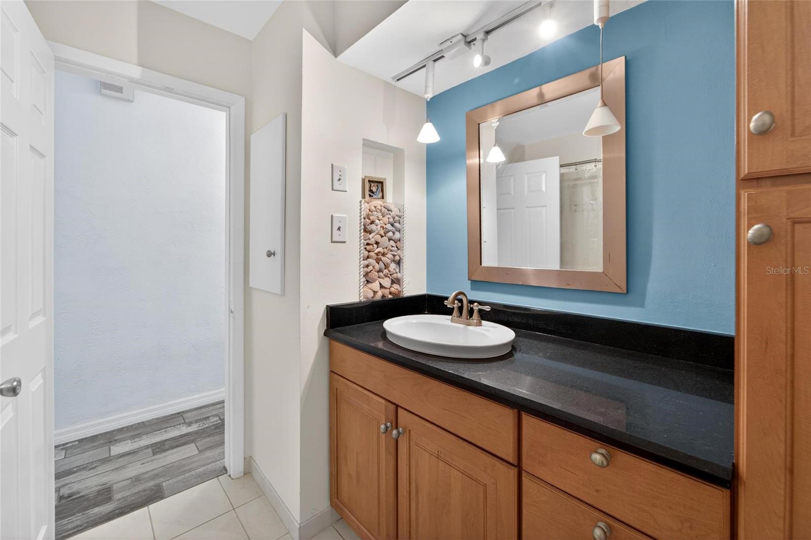 SHERYL MANOR - Residential