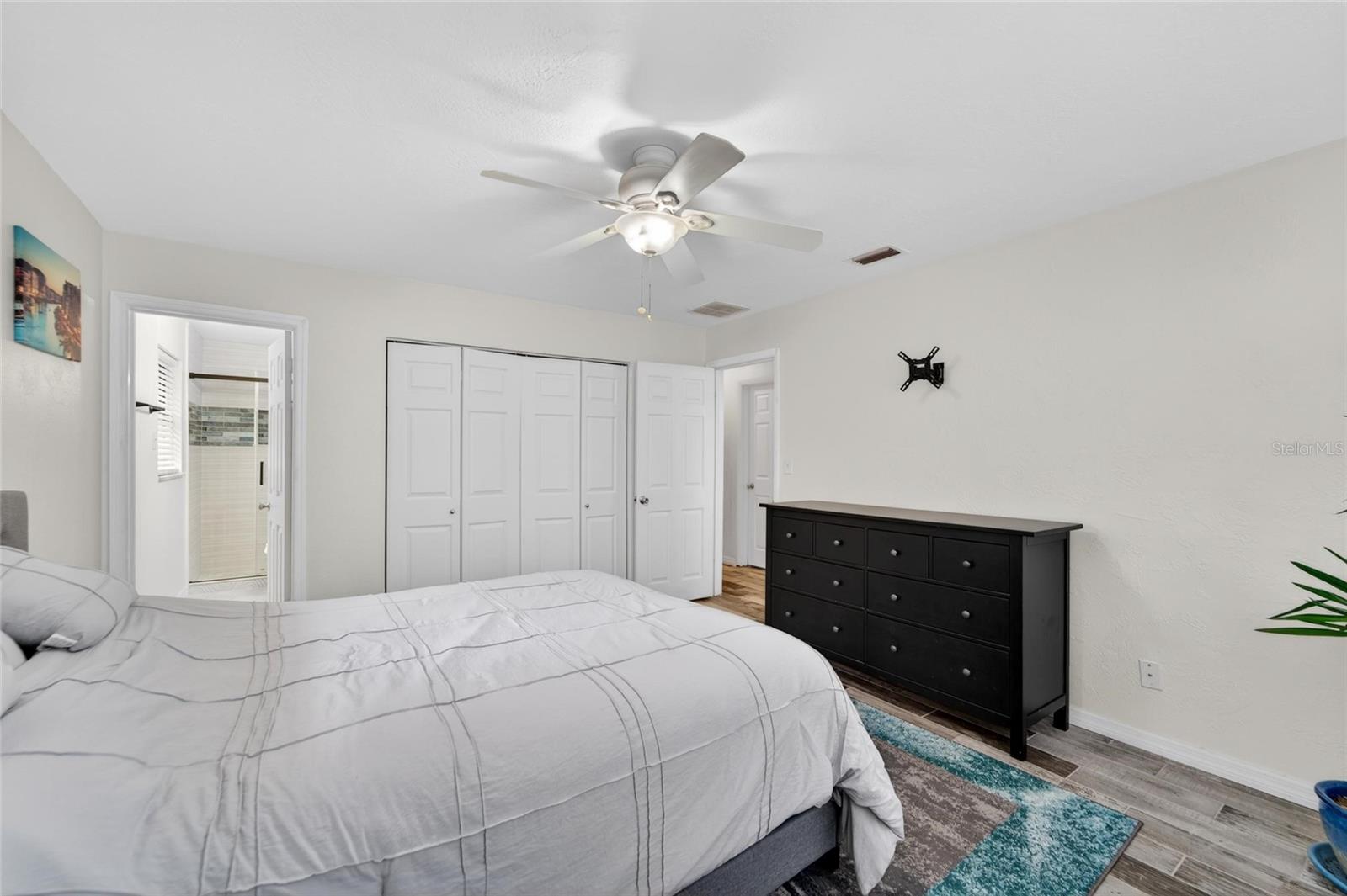 SHERYL MANOR - Residential