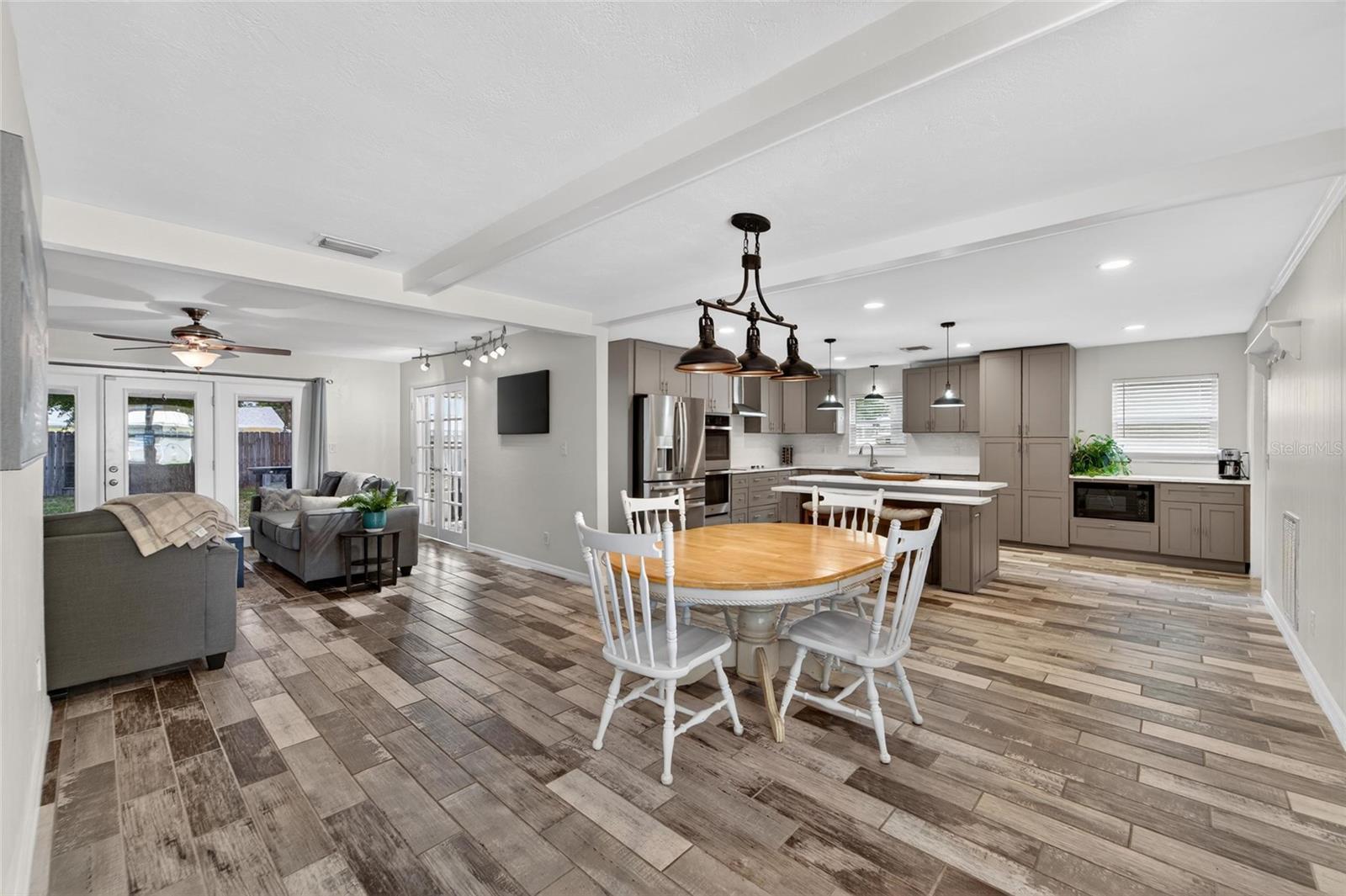 SHERYL MANOR - Residential