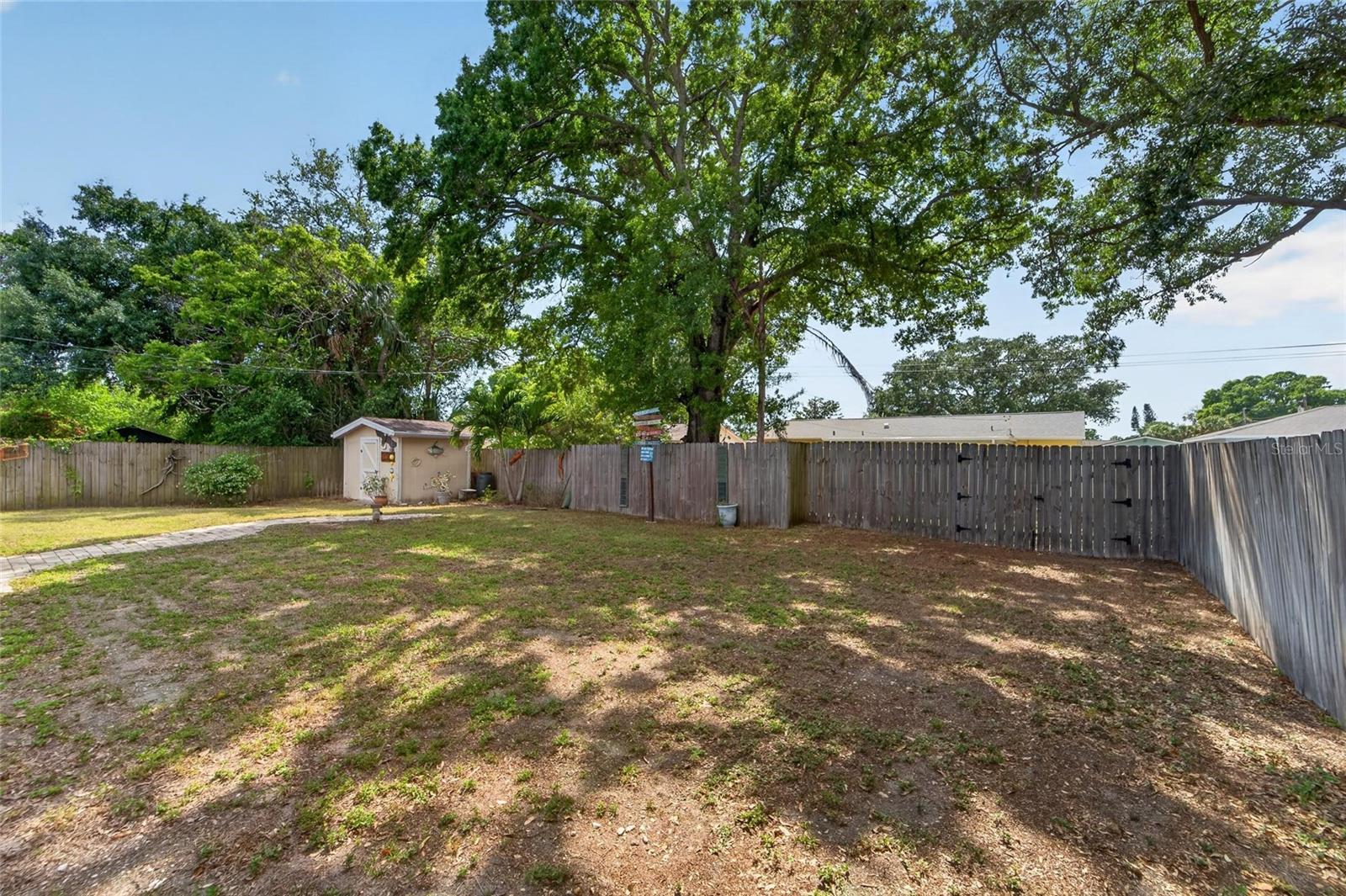 SHERYL MANOR - Residential