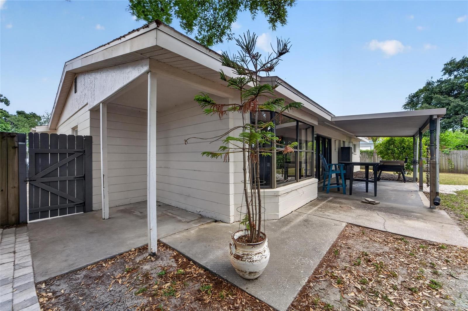 SHERYL MANOR - Residential