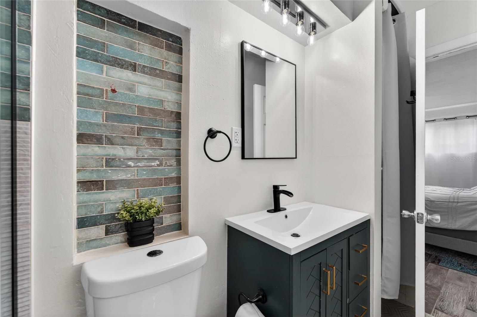 SHERYL MANOR - Residential