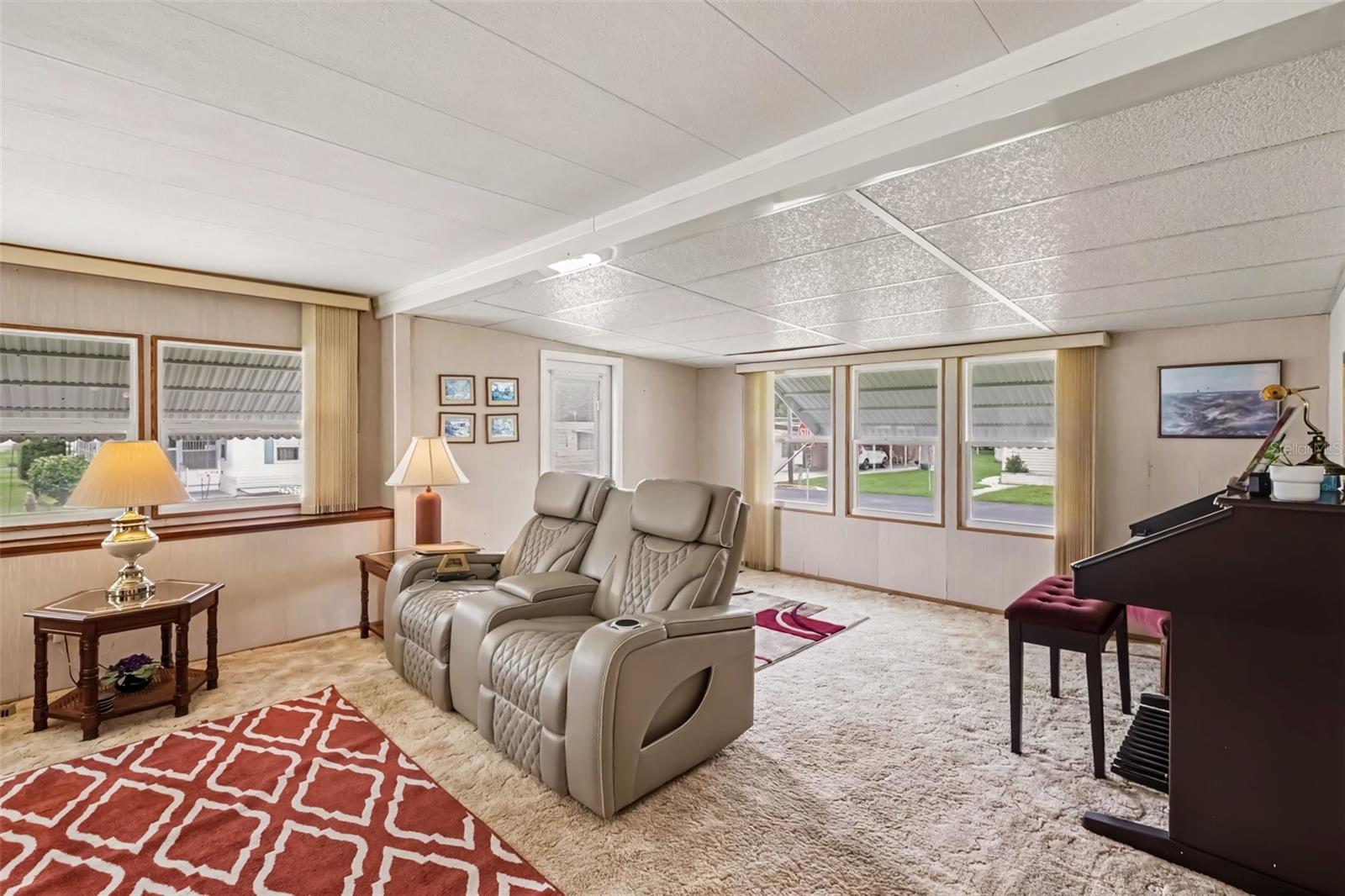 37249 HAMMOND DRIVE