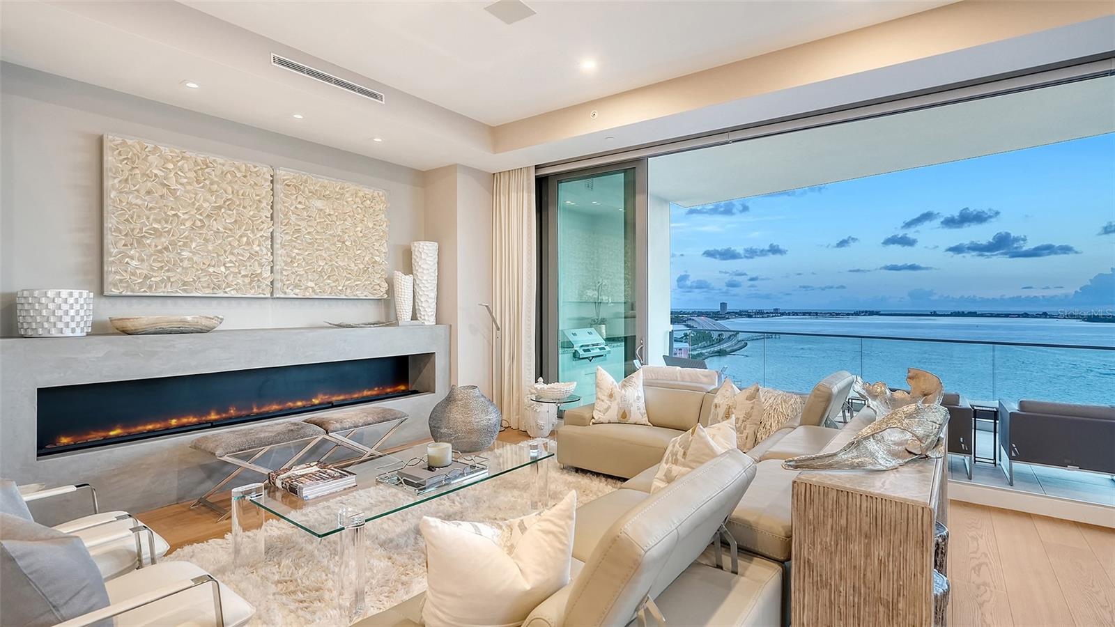 THE RITZ-CARLTON RESIDENCES - Residential