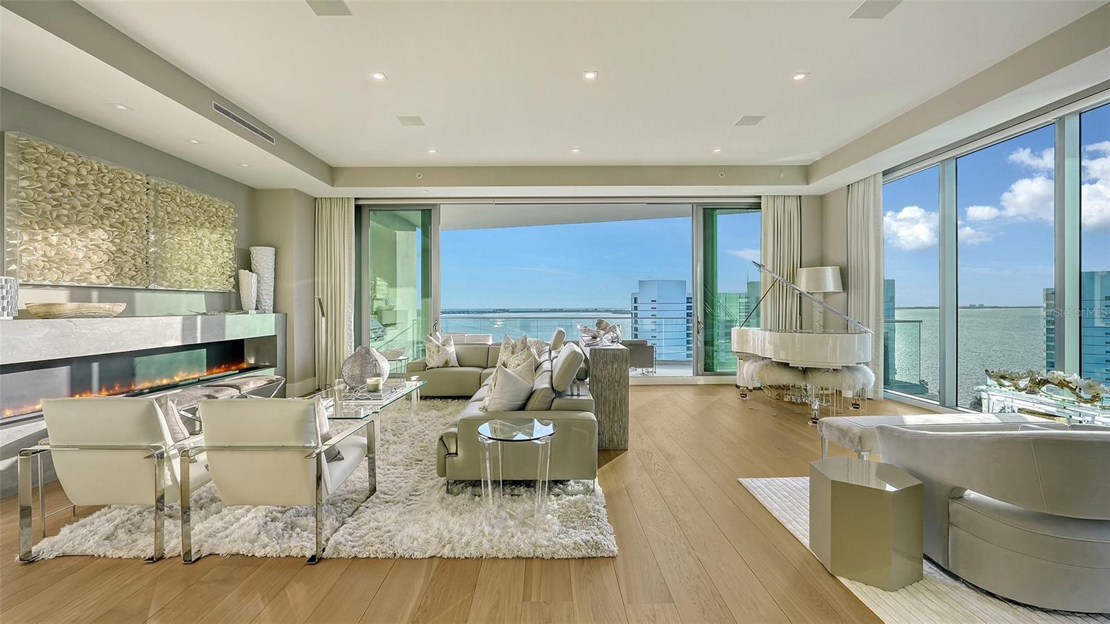 THE RITZ-CARLTON RESIDENCES - Residential