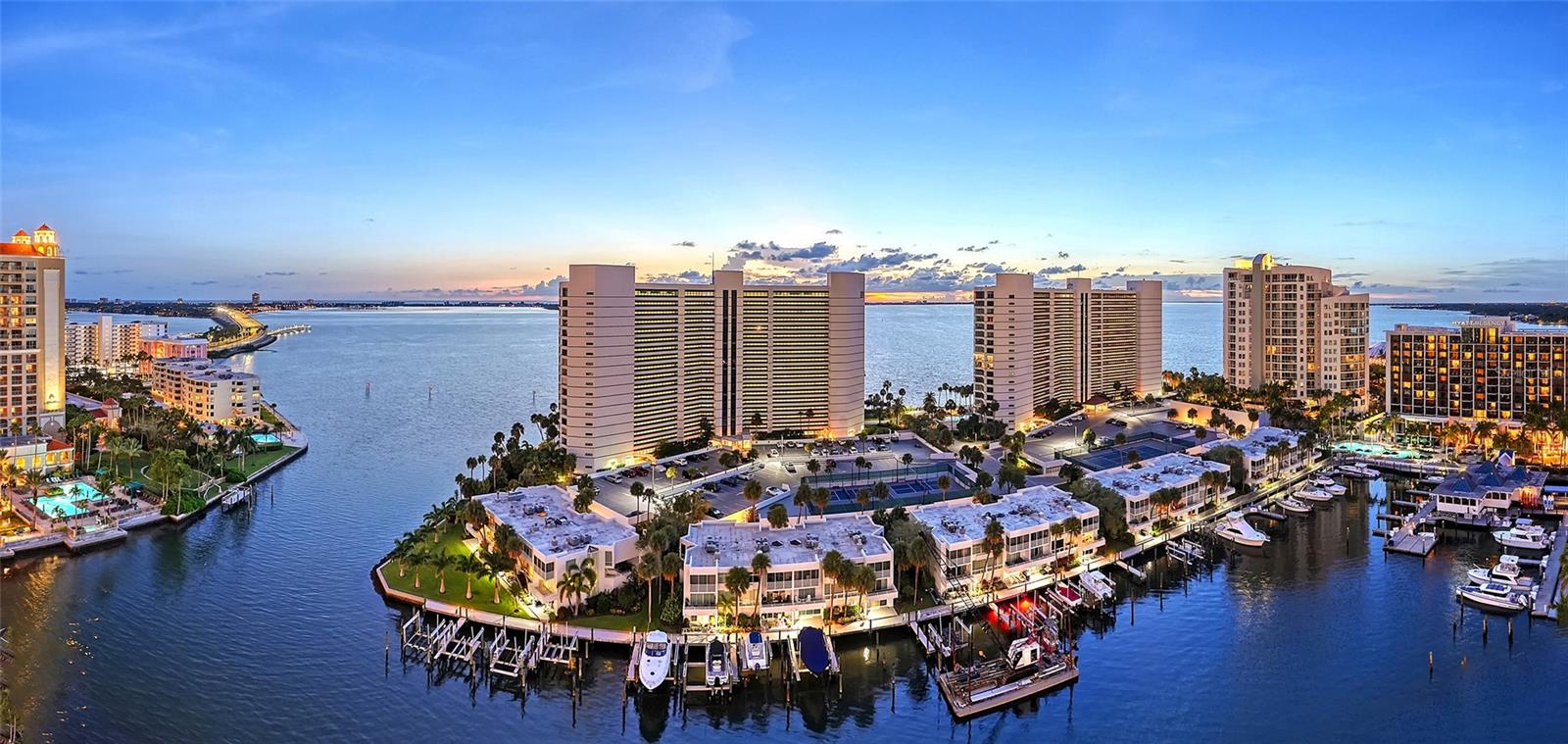 THE RITZ-CARLTON RESIDENCES - Residential