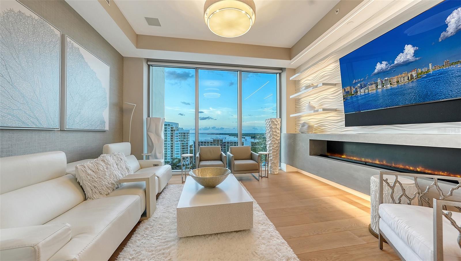 THE RITZ-CARLTON RESIDENCES - Residential