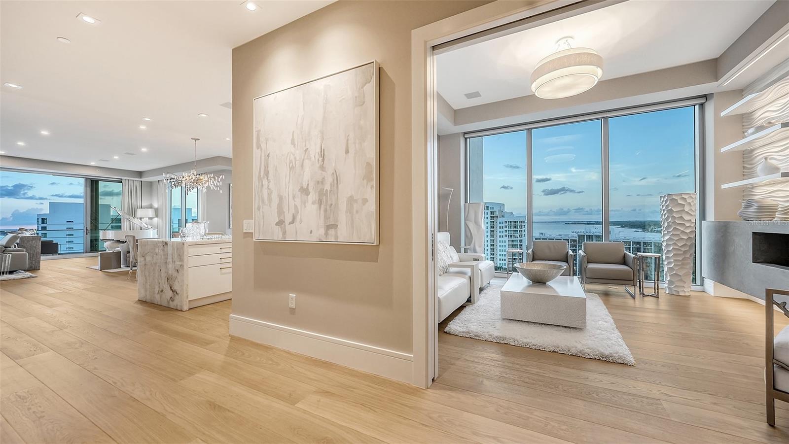 THE RITZ-CARLTON RESIDENCES - Residential