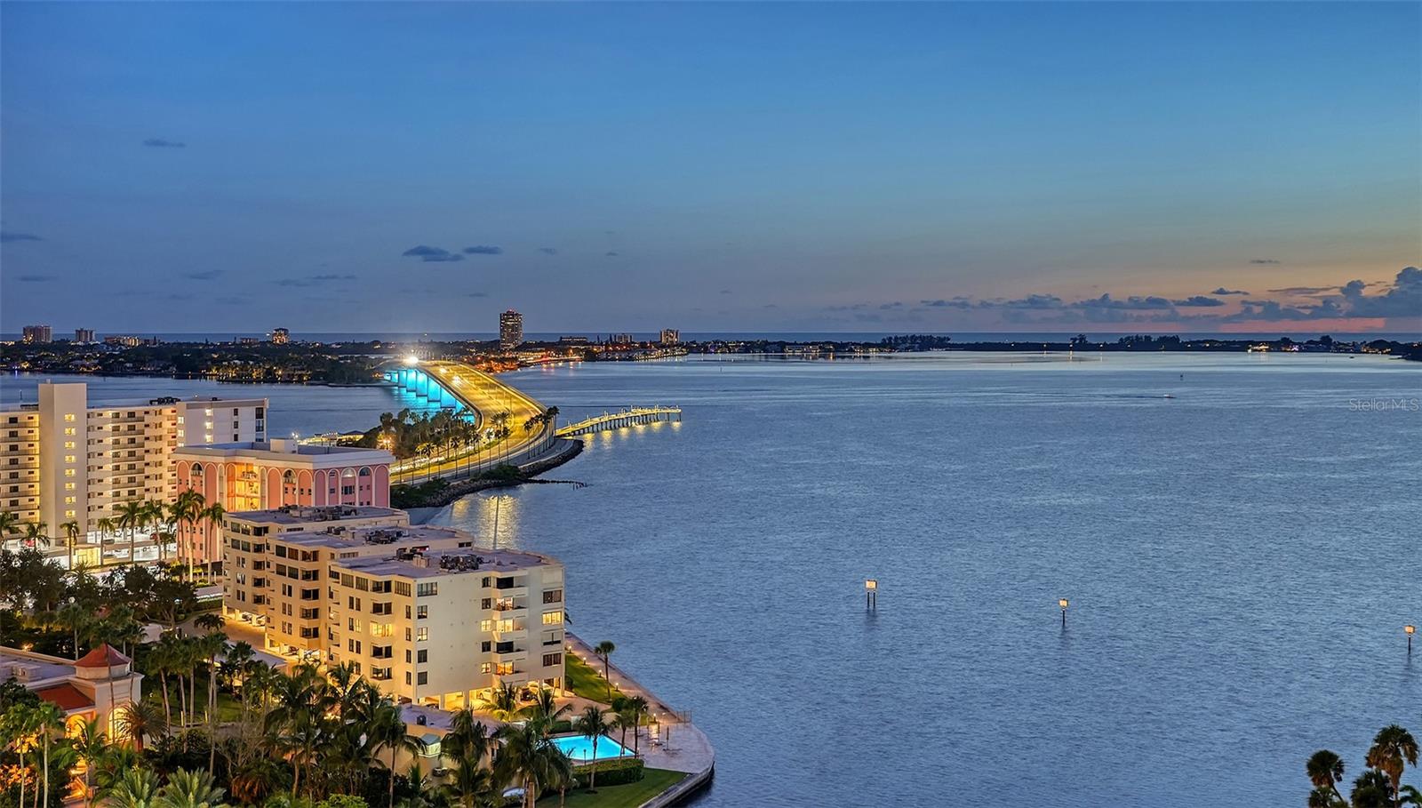 THE RITZ-CARLTON RESIDENCES - Residential