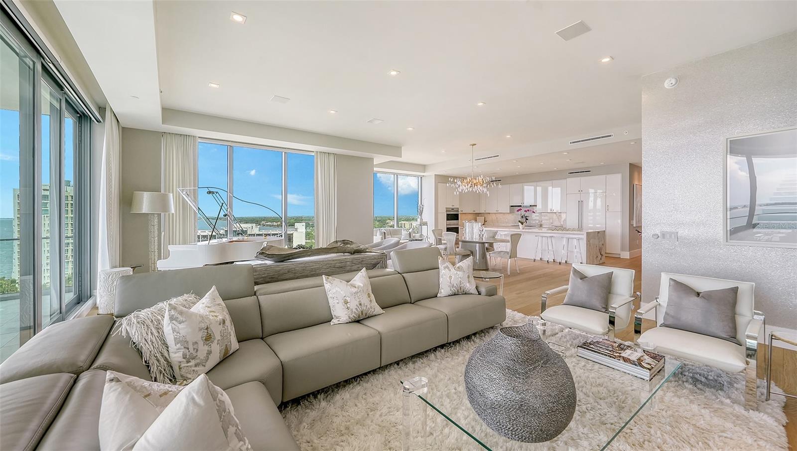 THE RITZ-CARLTON RESIDENCES - Residential