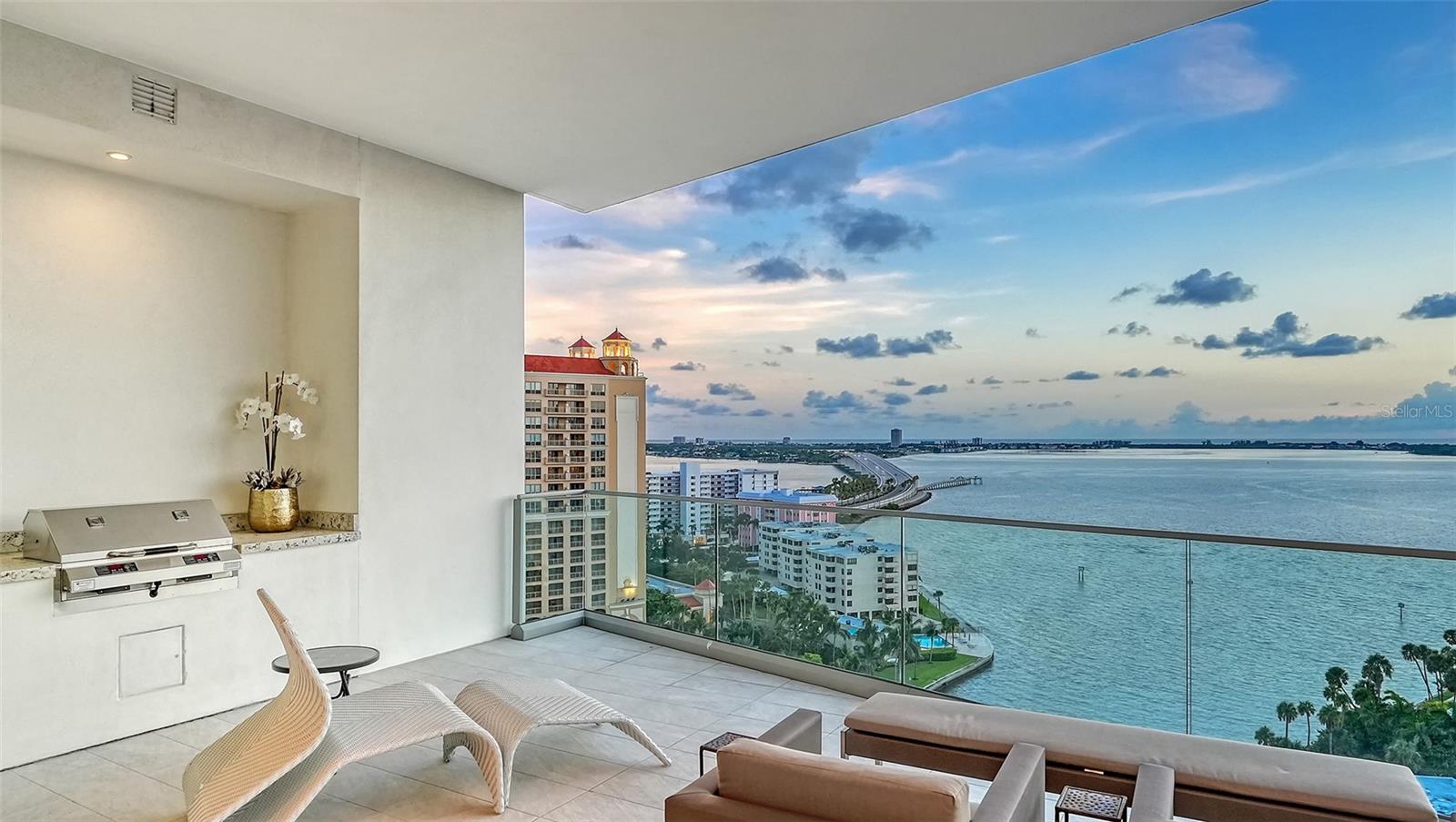 THE RITZ-CARLTON RESIDENCES - Residential