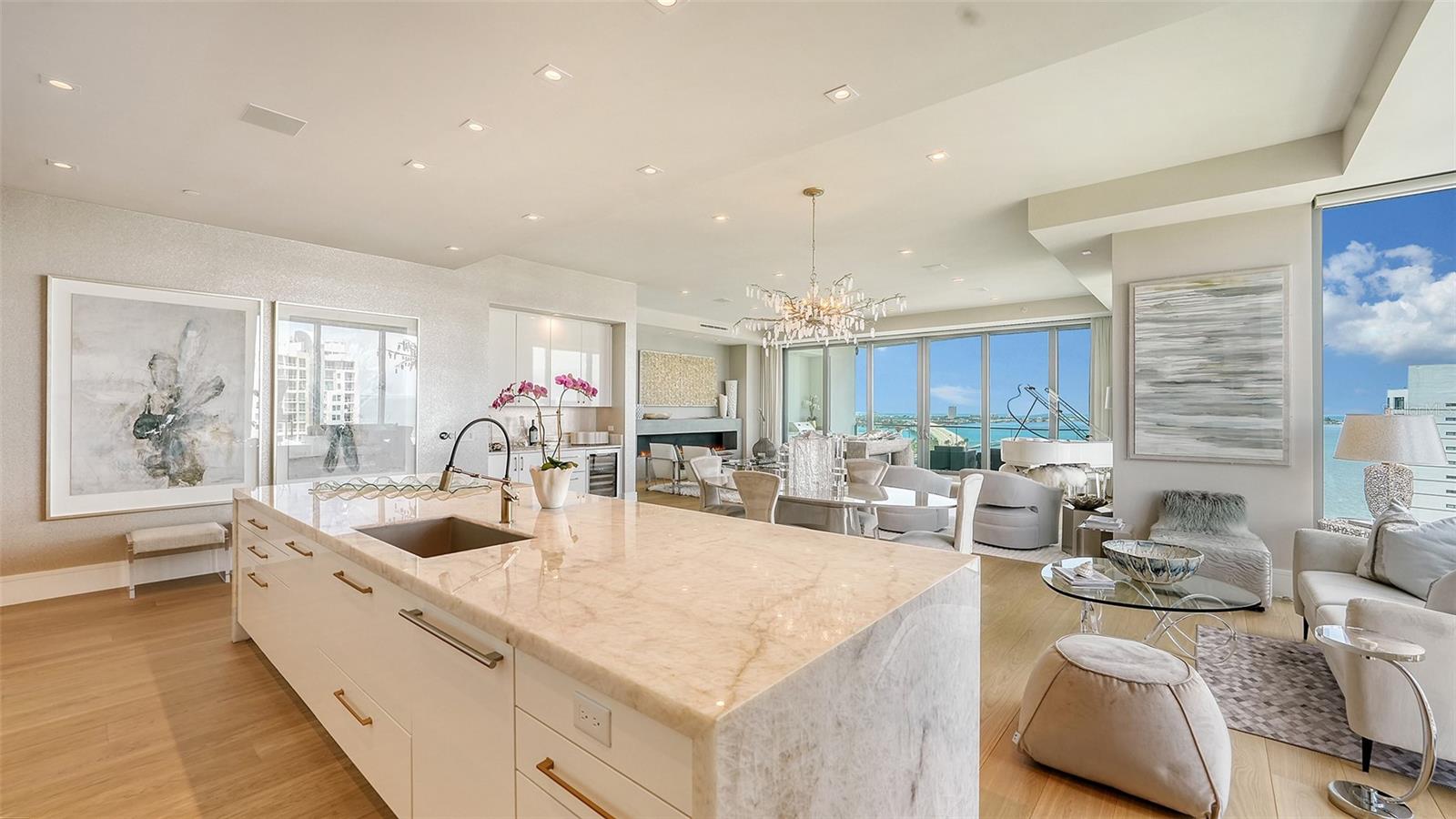 THE RITZ-CARLTON RESIDENCES - Residential