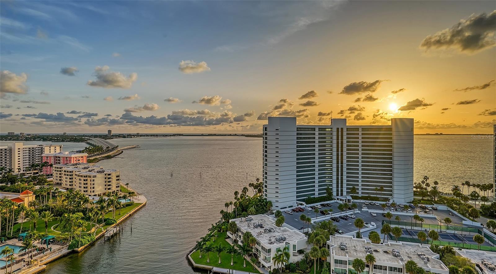 THE RITZ-CARLTON RESIDENCES - Residential