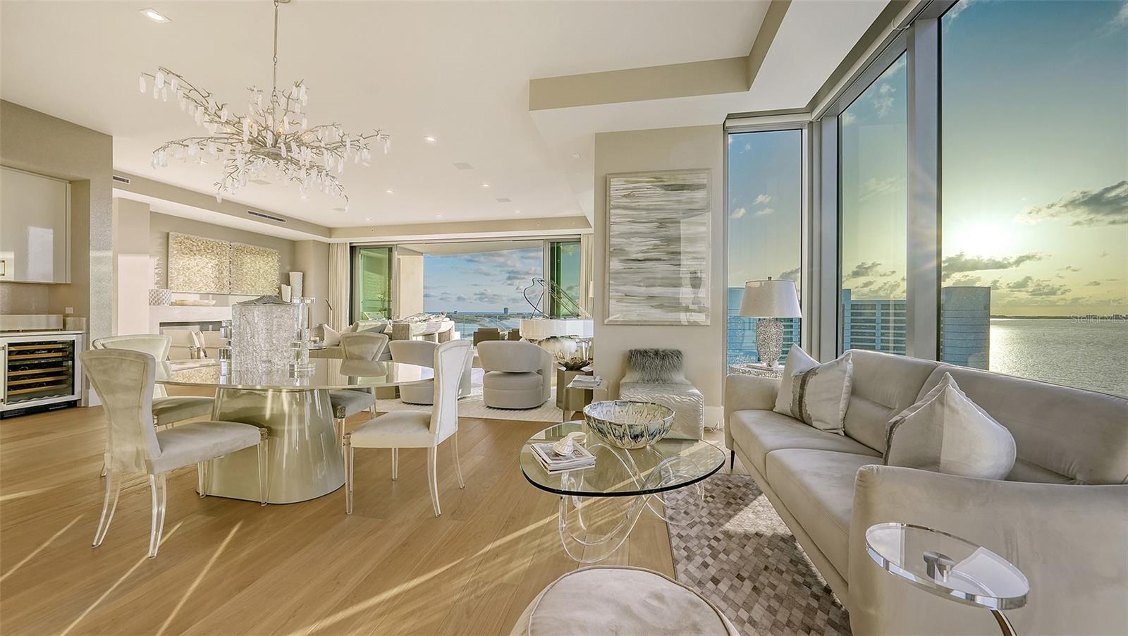 THE RITZ-CARLTON RESIDENCES - Residential