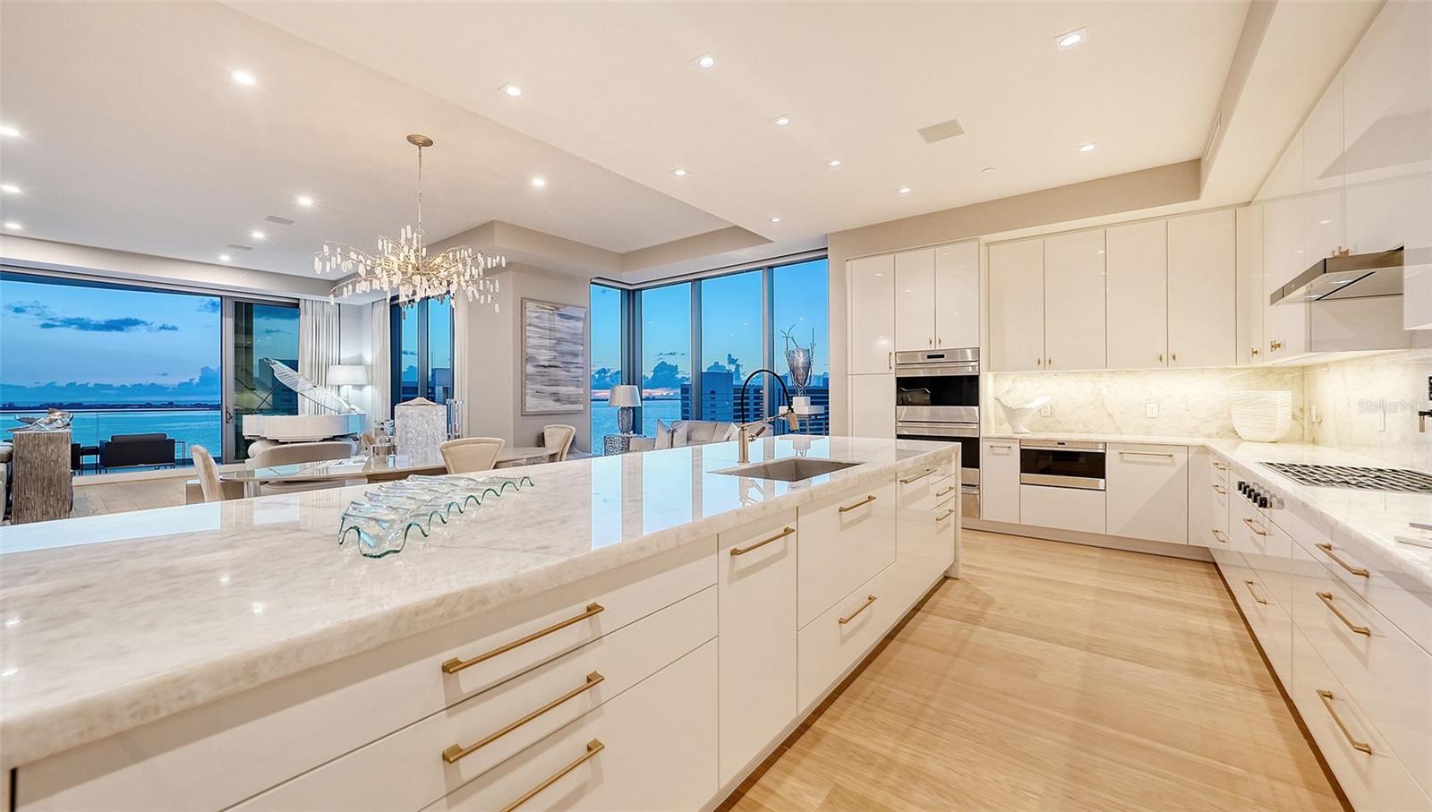 THE RITZ-CARLTON RESIDENCES - Residential