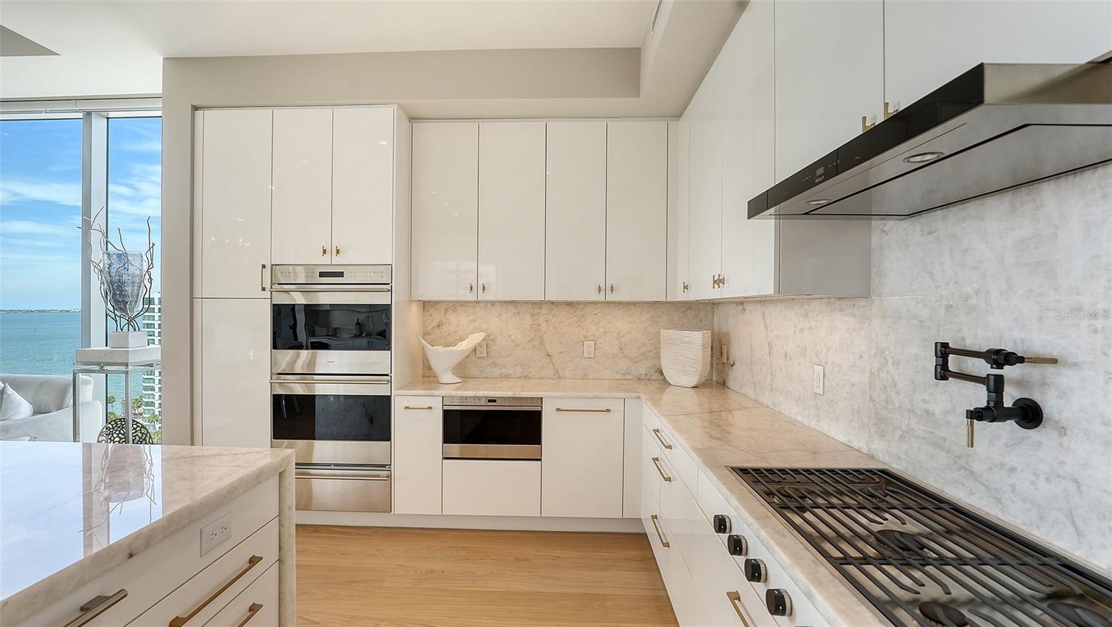 THE RITZ-CARLTON RESIDENCES - Residential