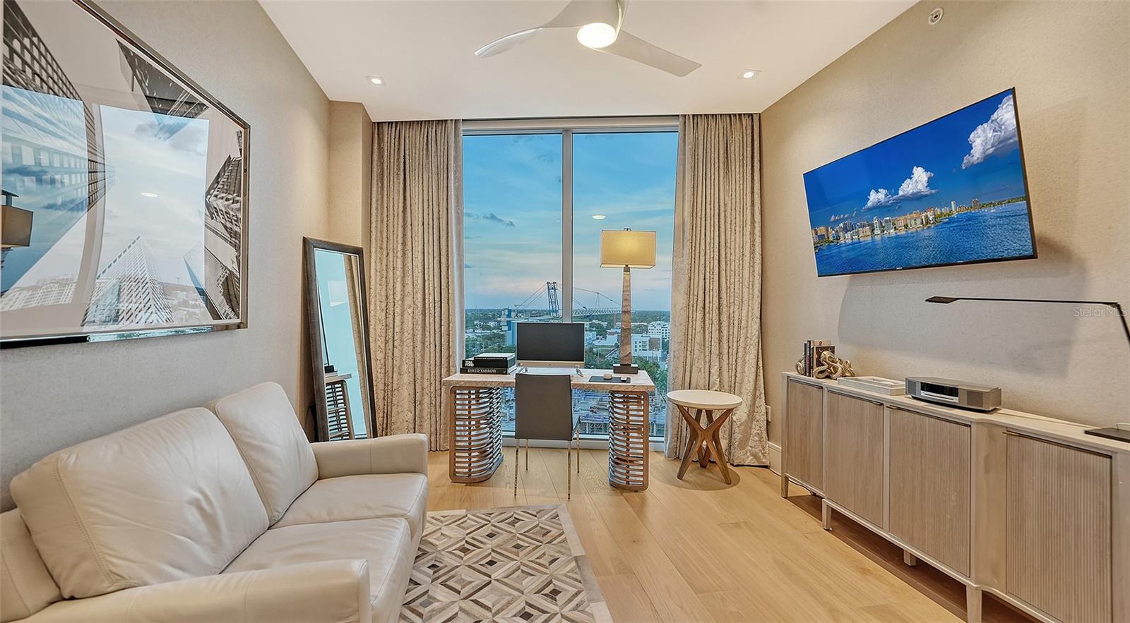 THE RITZ-CARLTON RESIDENCES - Residential