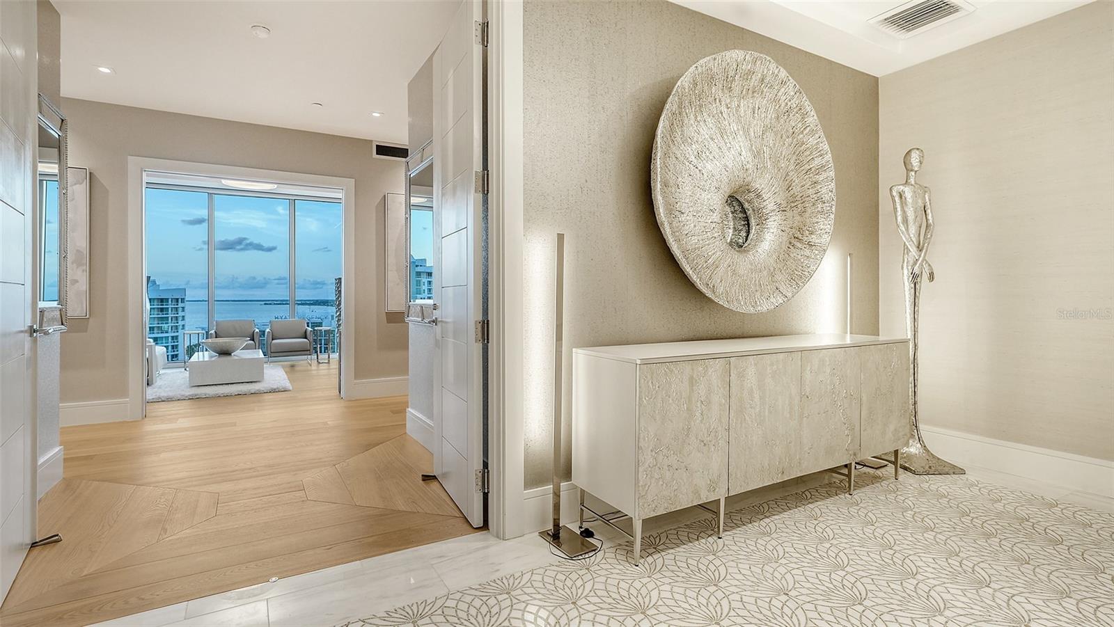 THE RITZ-CARLTON RESIDENCES - Residential